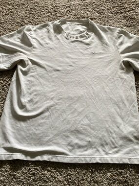 Nike White Crew dri-fit T-Shirt with Subtle Gray Print